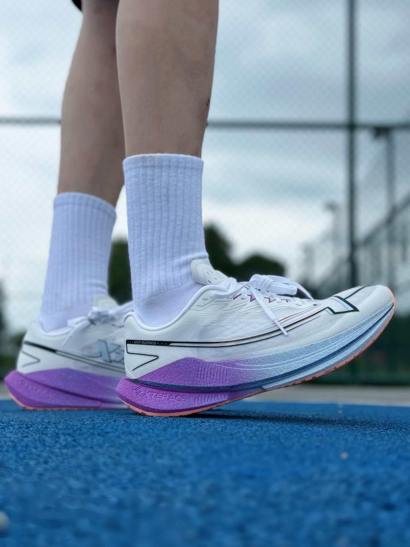 人生第一双碳板跑鞋⁉ 3开价位这双“破茧之刃”无对手❓